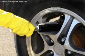 كيف تنظف إطارات سيارتك بسهولة؟ 