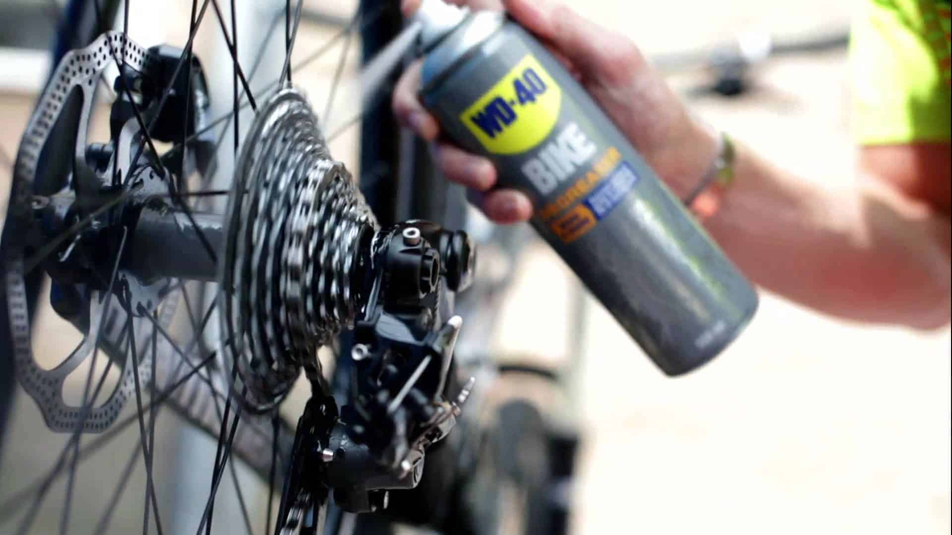 Fahrradkette reinigen Fahrradpflege mit WD40 BIKE
