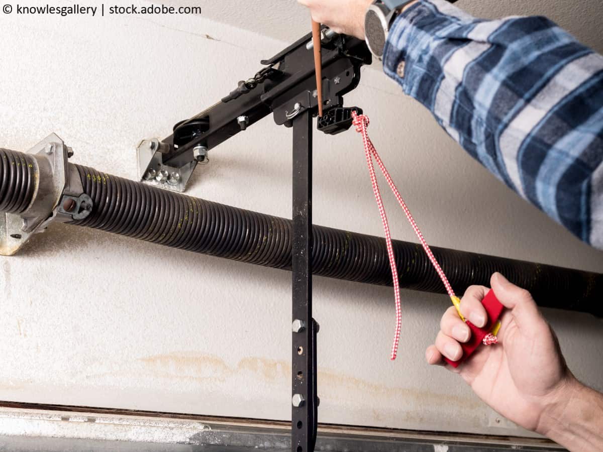 Ein gefrorenes Garagentor öffnen - So funktioniert's mit dem WD-40 Guide