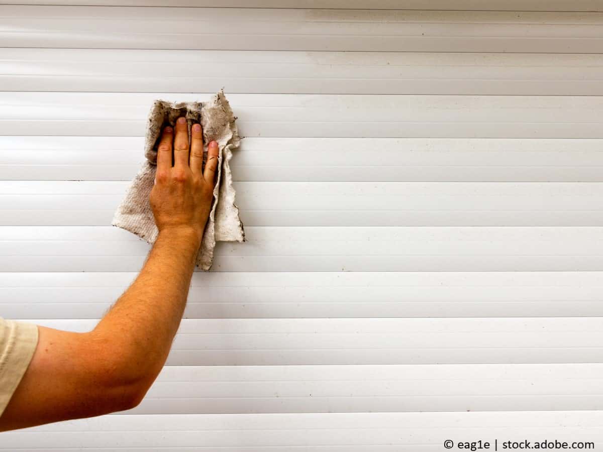 Ein gefrorenes Garagentor öffnen - So funktioniert's mit dem WD-40 Guide