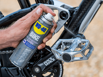 Lubricar pedal bici lubricante all conditions WD-40 BIKE