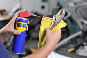 WD-40-gereedschap-onderhoud-mol-grepen-Entretien-bloquantes