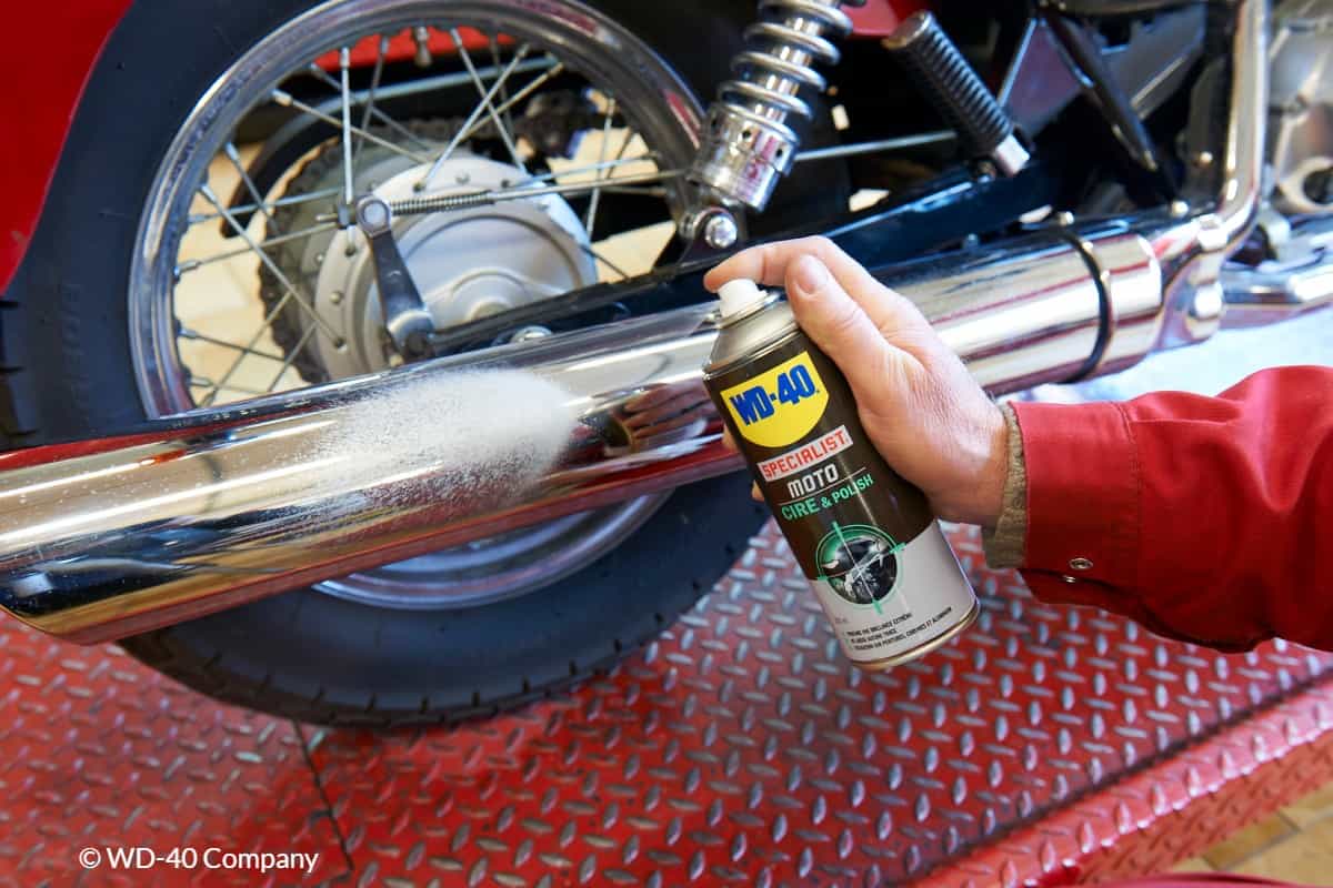 Comment polir et lustrer sa moto avec WD40 Specialist Moto