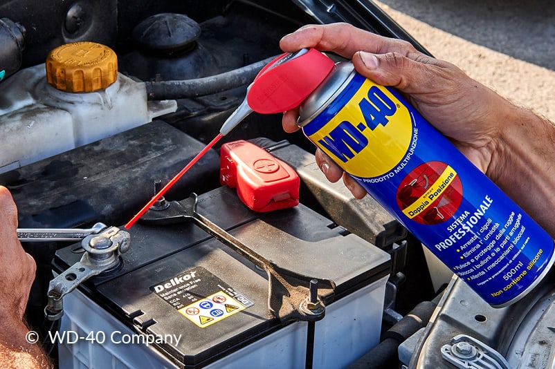 Comment entretenir la batterie d’une voiture ? WD40 Belgique