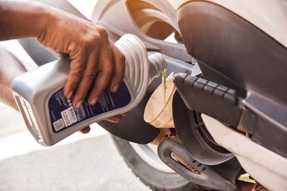 Dicas para realizar a mudança de óleo do motor da moto