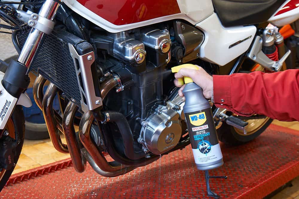 Dicas para realizar a mudança de óleo do motor da moto
