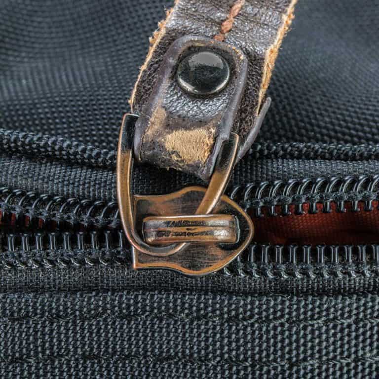 HOW TO LOOSEN YOUR STUCK ZIPPER? - WD-40 Pakistan